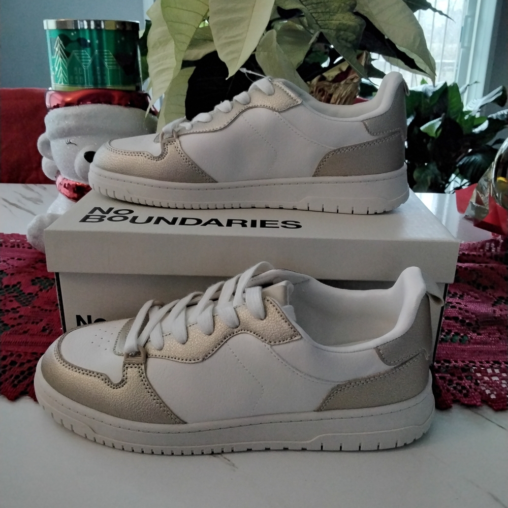 No Boundaries White and Silver Casual Sneakers